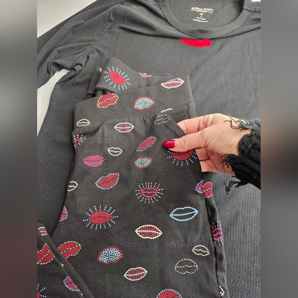 NEW Torrid 1 Full-Length Pocket Legging Kiss Lips Black Multi Print 1X Ce-1940 - Picture 7 of 7